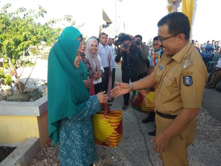 Perangi Sampah Plastik, Pasar Pelangi Marina di Wakatobi Jadi Percontohan