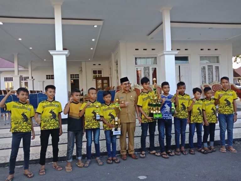 Bupati Butur Sambut Kedatangan Tim Sepakbola U-12 di Rujab
