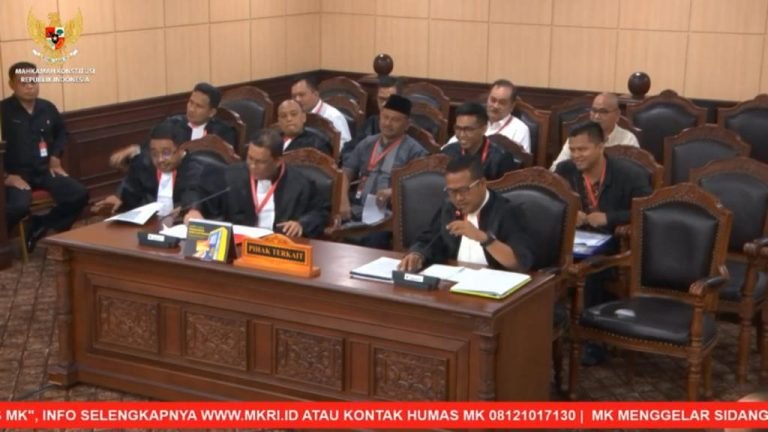 SAKSI PEMOHON DI MK KURANG BERKUALITAS, YUSID TOYIB DAN COK HENDRI RAMAPON TETAP UNGGUL