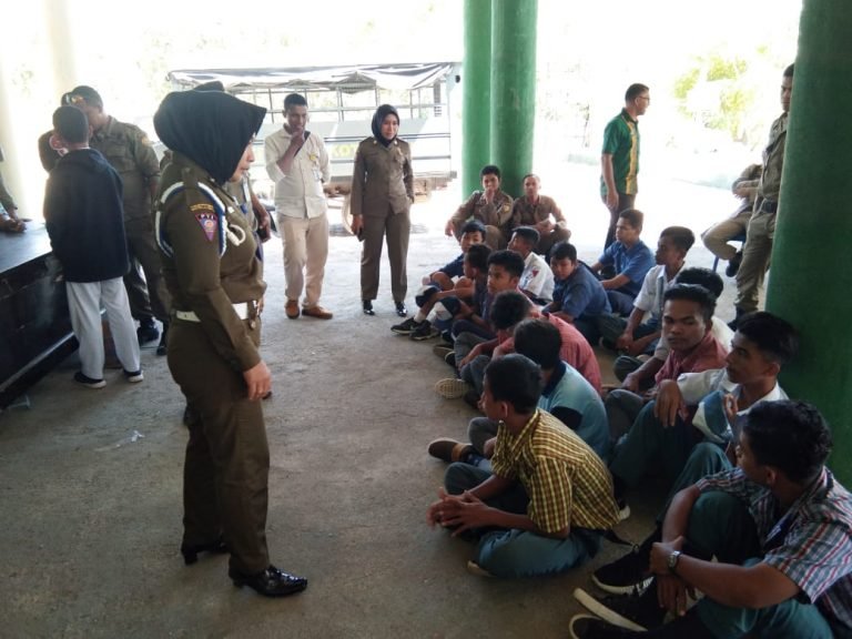 SATPOL PP CIDUK 16 PELAJAR, SIMPAN FILM PORNO, ROKOK DAN PESTA LEM