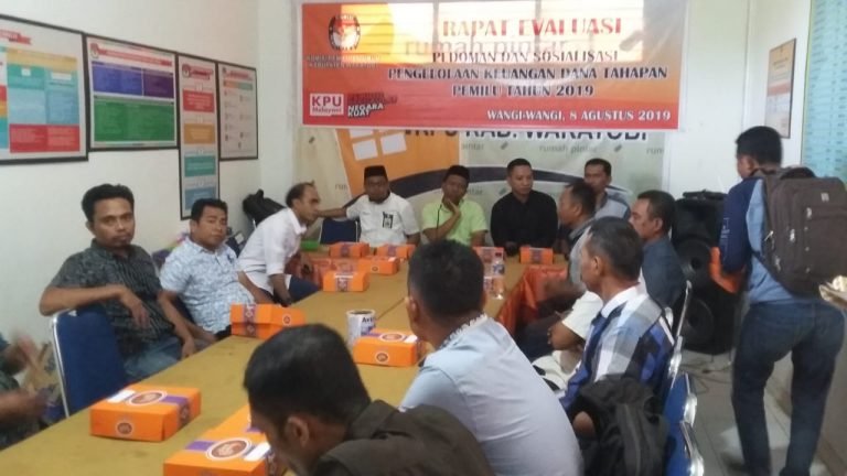 UNDANG SEKRETARIS DAN BENDAHARA PPK,  KPU WAKATOBI EVALUASI PERTANGGUNG JAWABAN PEMILU 2019