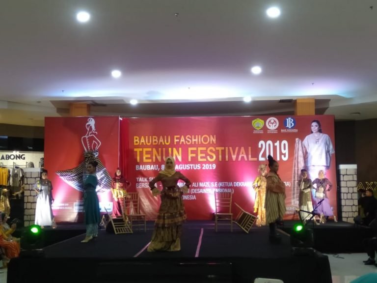 FASHION TENUN FESTIVAL 2019 PERKENALKAN KARYA LOKAL