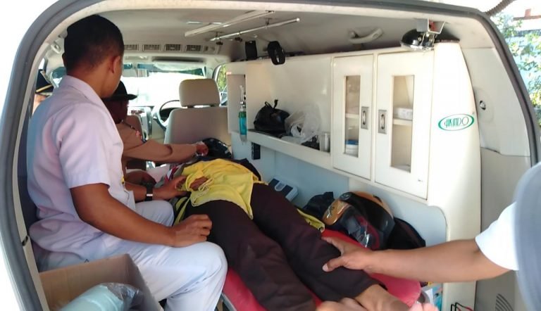 CUACA PANAS, BEBERAPA PESERTA BARIS PINGSAN