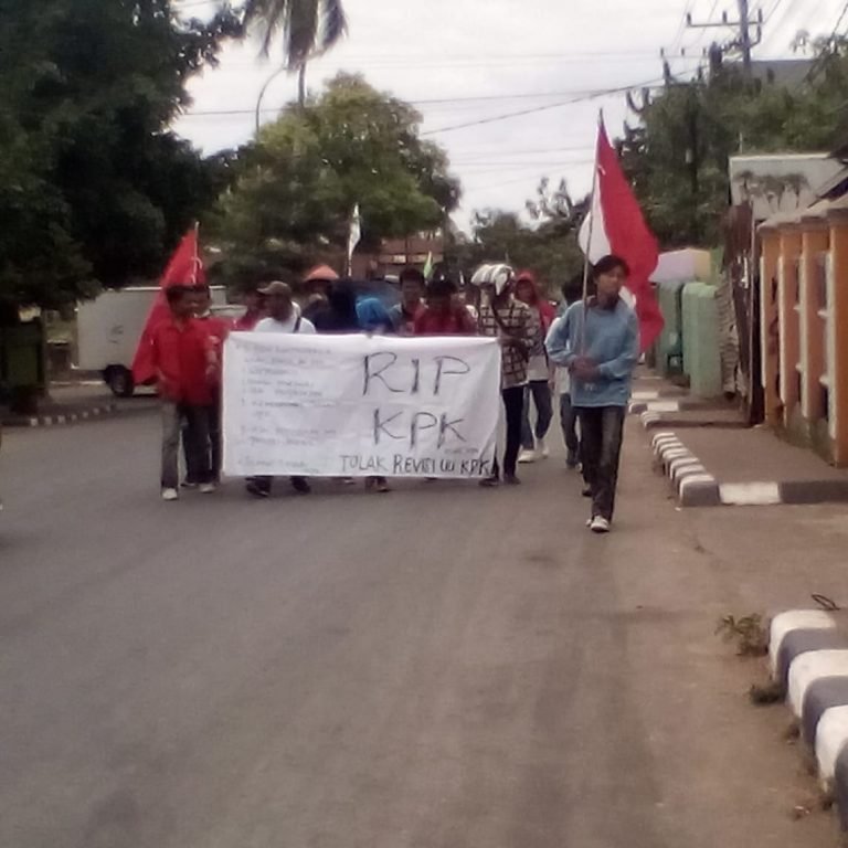 LMND BAUBAU TOLAK REVISI UU KPK