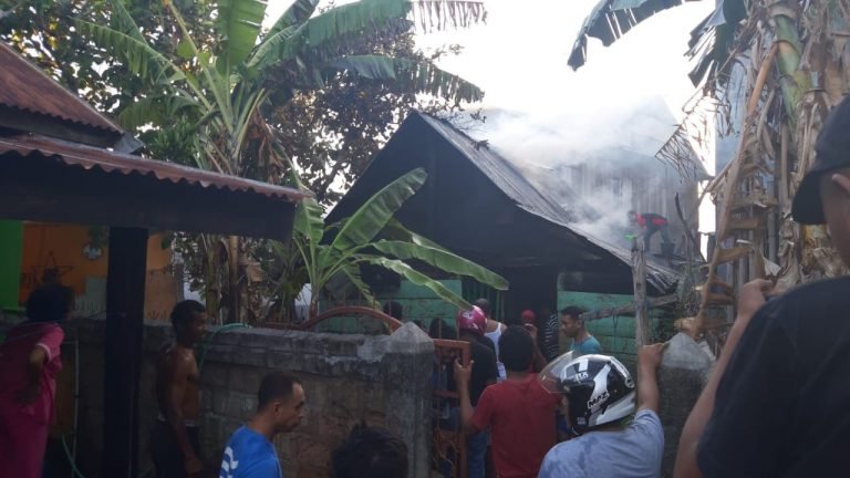 SATU RUMAH DI KANAKEA NYARIS LUDES DI AMUK SIJAGO MERAH