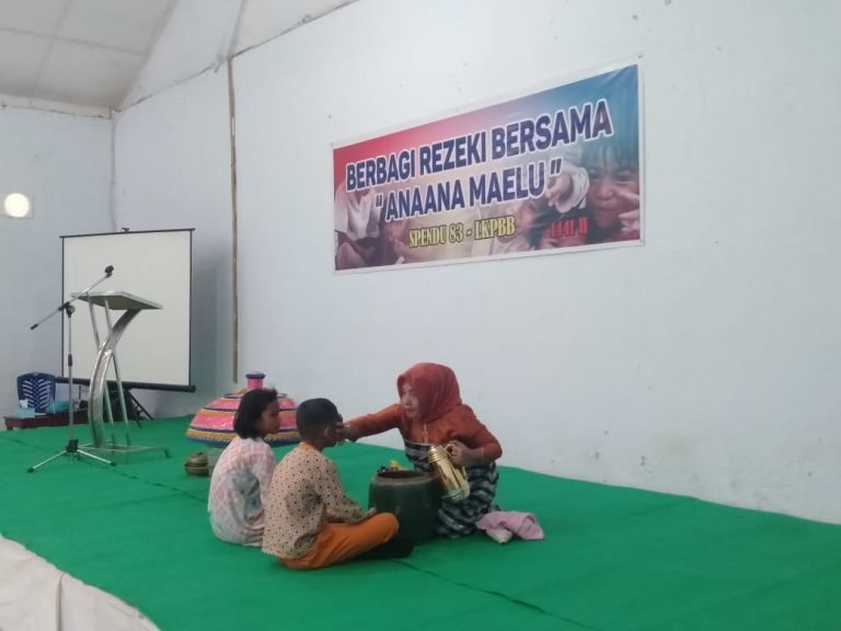RITUAL PAKANDE ANA-ANA MAELUNA,  MENGASIHI ANAK YATIM