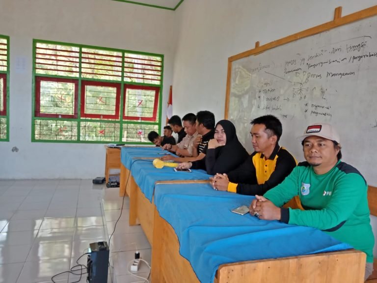 44 SISWA SMAN 3 KULISUSU UTARA MENGIKUTI PELATIHAN KEPEMIMPINAN