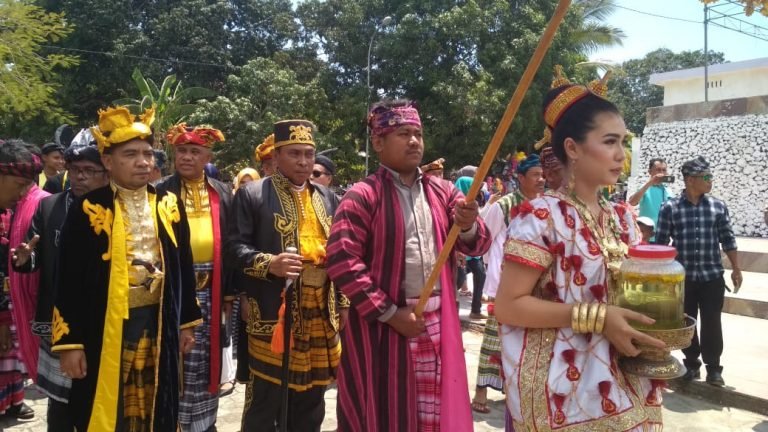 PERINGATI HUT KOTA BAUBAU, PEMKOT DAN DPRD BERZIARAH DI MAKAM SULTAN