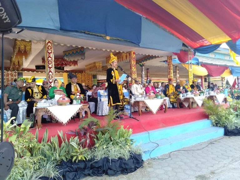 16 APEKSI KOMWIL VI HADIRI PESONA TARI KOLOSAL DAN TENUN KARVAL DI BAUBAU