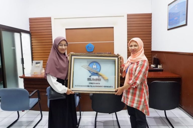 SERAHKAN CENDERAMATA, IMPB YOGYAKARTA KERJA SAMA DENGAN UNRIYO