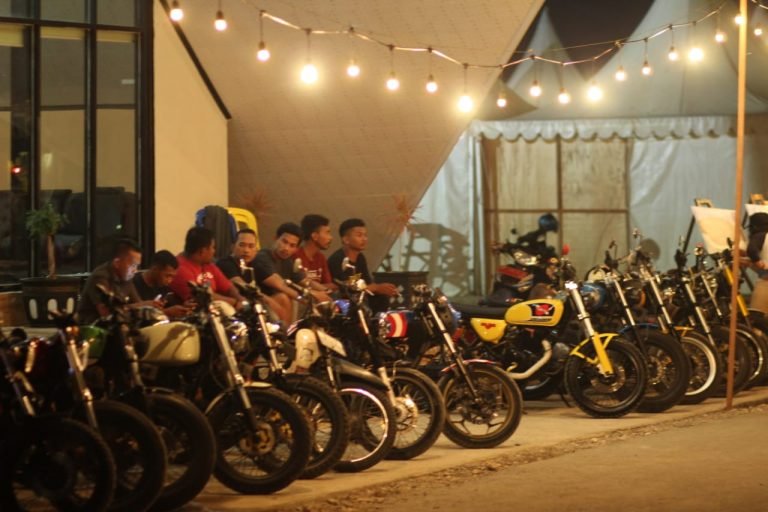 PECINTA MOTOR CLASSIK BERPARTISPASI DALAM WAKATOBI WAVE 2019