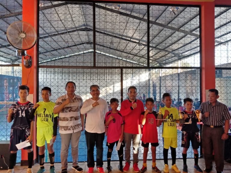 PERHELATAN BUPATI CUP U-12 RESEMI DITUTUP, SMPN I KULISUSU RAIH JUARA SATU