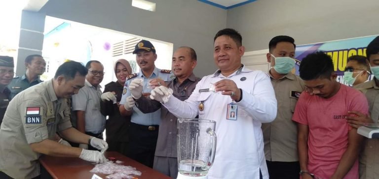 BNNK BAUBAU MUSNAHKAN BARANG BUKTI NARKOBA 58,45 GRAM