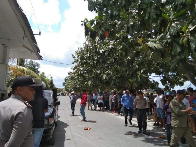 HARI SUMPAH PEMUDA BOM KEPTON DEMO DI KANTOR BUPATI WAKATOBI