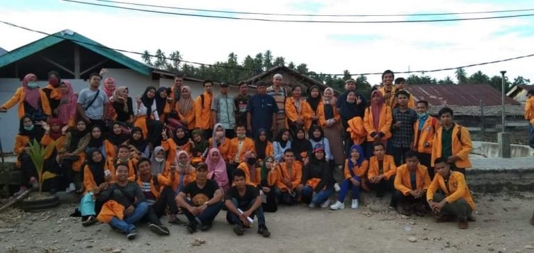 MAHASISWA ILMU SEJARAH UHO PKL DI BENTENG KERATON BUTON