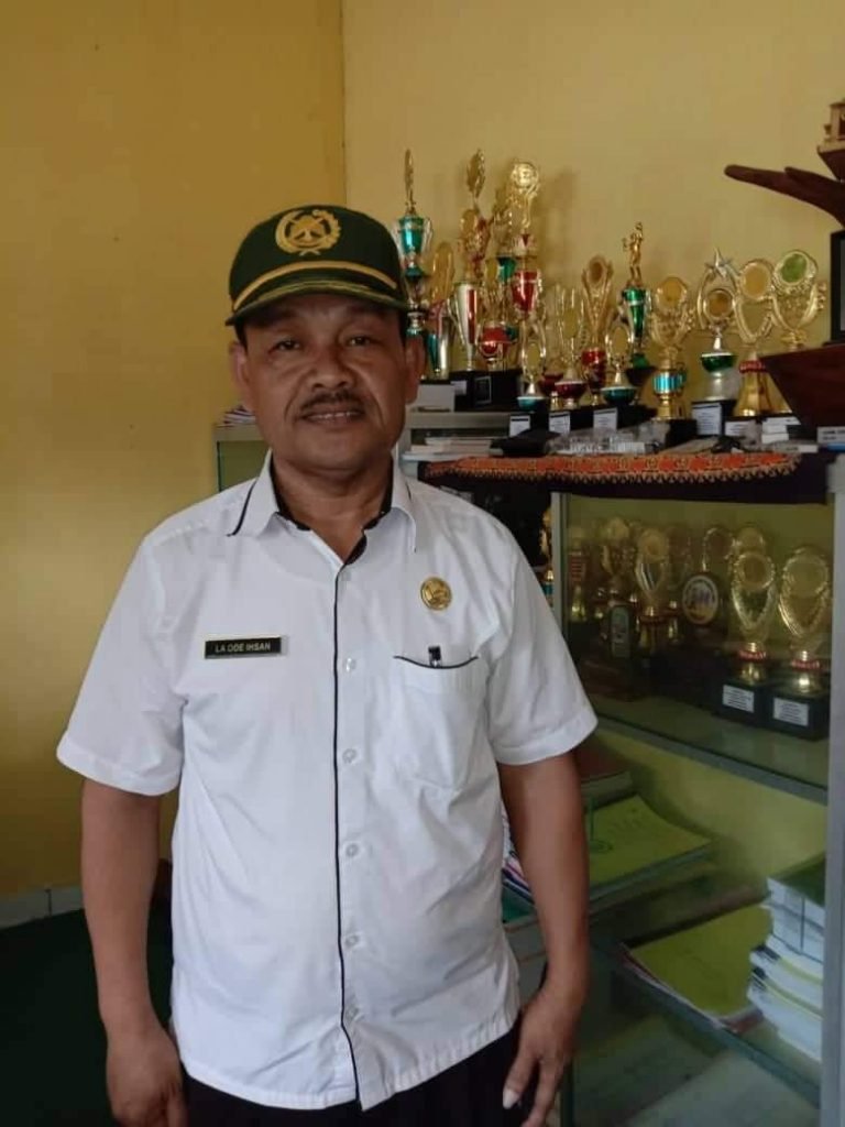 SMAN 1 SAMPOLAWA DIDUGA PUNGUT UANG KOMITE