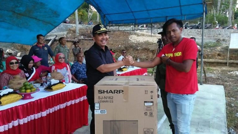 Hut Desa Mekar Jaya, Bupati Butur Beri Kado Sepesial