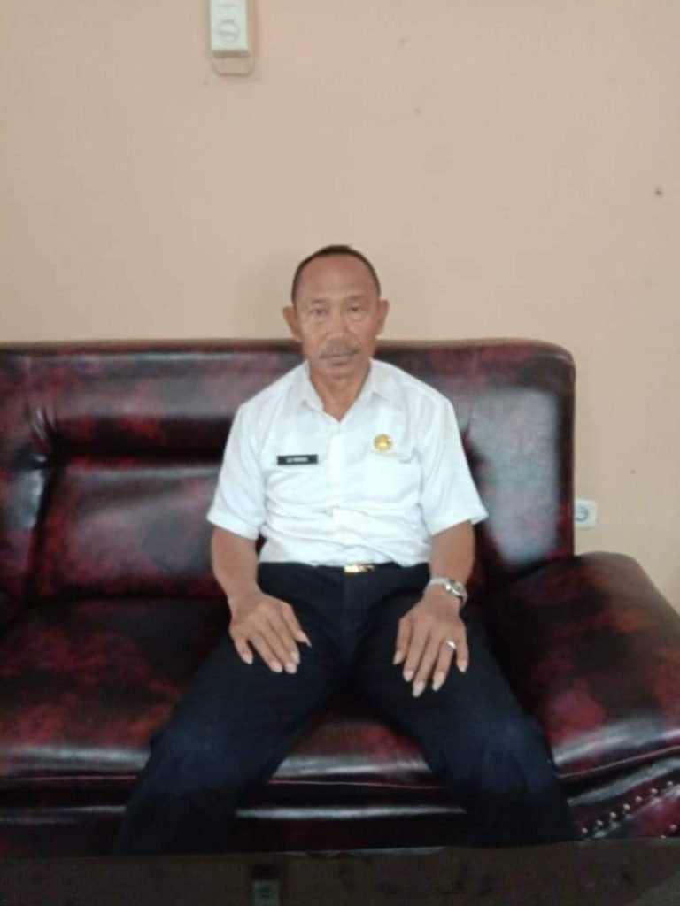 KEPALA DINAS PENDIDIKAN BUSEL MINTA HENTIKAN PUNGLI DI SEKOLAH