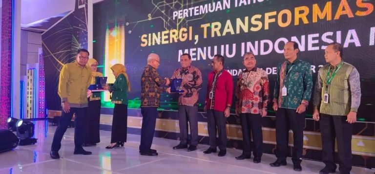 PEMKOT BAUBAU RAIH PENGHARGAAN TPID TERBAIK 2019