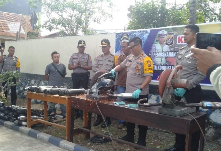 AKHIR TAHUN 2019, POLRES BAUBAU MUSNAHKAN 130 KNALPOT RACING