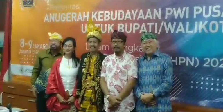 DI HADAPAN PENGUJI BUDAYA, WALIKOTA BAUBAU SANTAI PAPARKAN MATERI