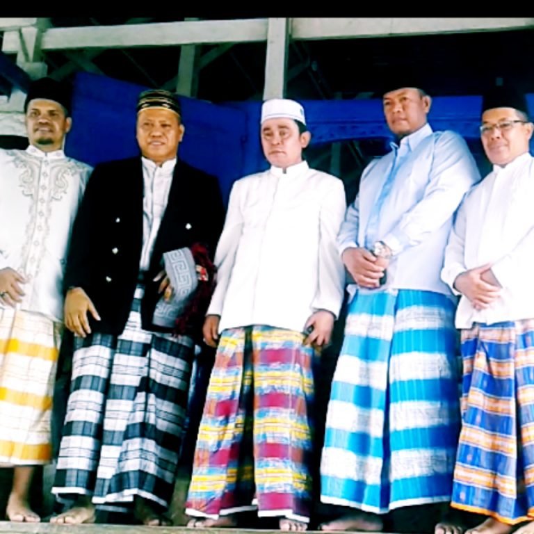 Kepala Kemenag Sultra Kunker Ke Baubau, Berkunjung dan Sholat Di Masjid Agung Keraton Buton