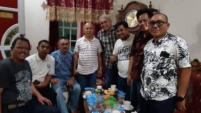 WARGA SULTRA BANJARMASIN DUKUNG GUBERNUR SULTRA DAN WALIKOTA BAUBAU DI KEGIATAN HPN