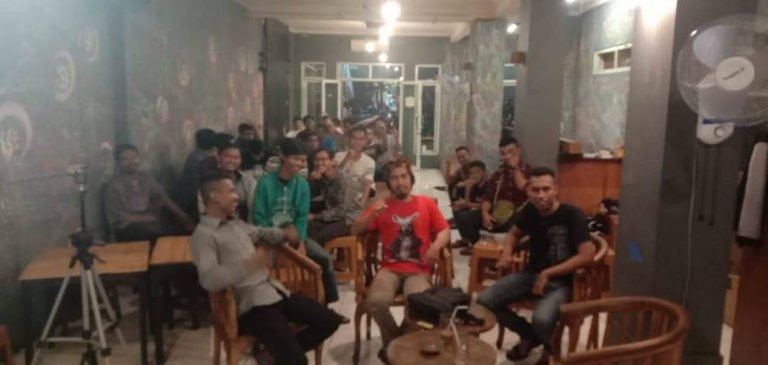 BAHAS IRAN, WARKOP ORANG BUTON DI SURABAYA RAMAI
