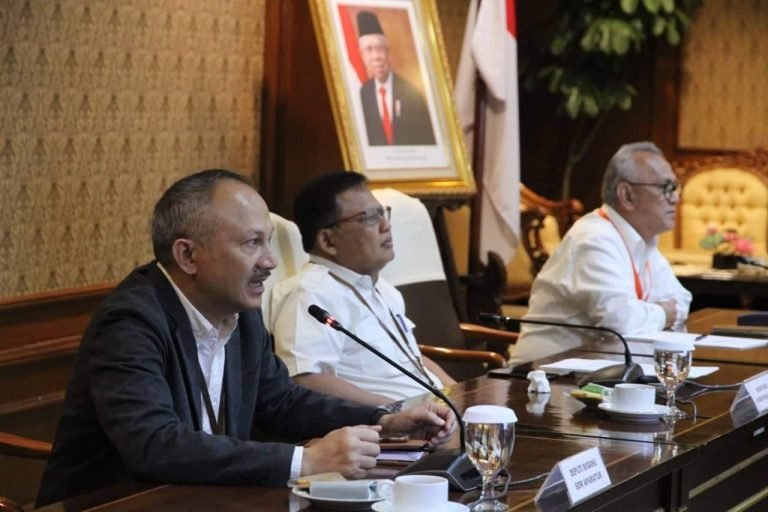 PEMERINTAH OPTIMAL TANGANI TENAGA HONORER