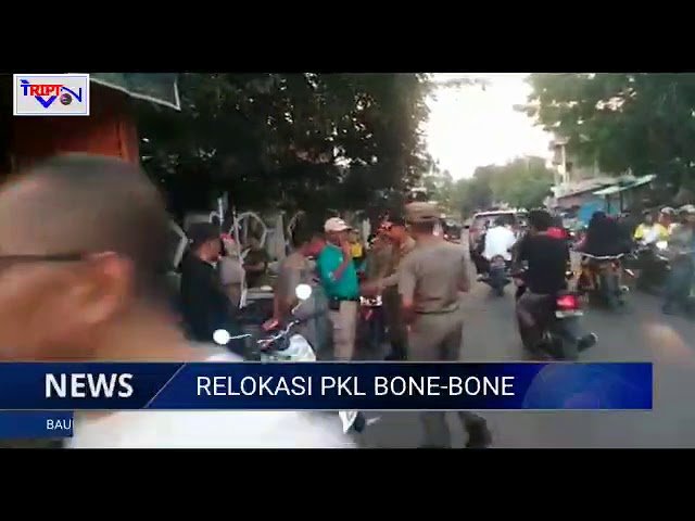 DIRELOKASI, PKL BONE-BONE MINTA KEADILAN