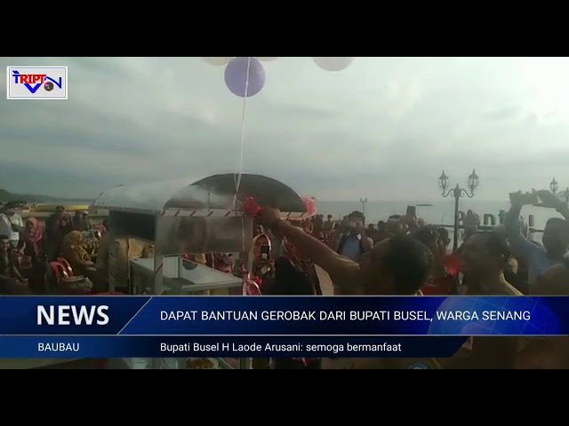 WARGA BUSEL SENANG DAPAT BANTUAN GEROBAK