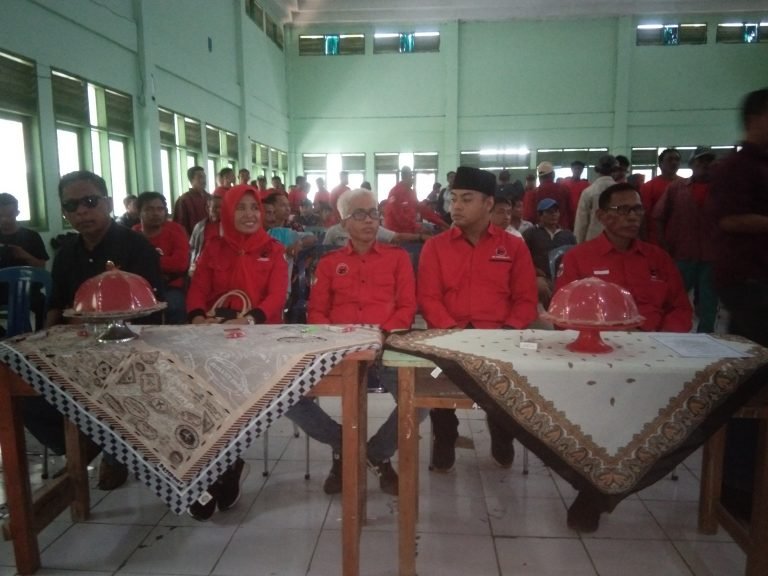 FEBRI  HIDAYAT : HADIRI  KONSOLIDASI  PDIP  KALEDUPA  SEBAGAI  KADER  PARTAI