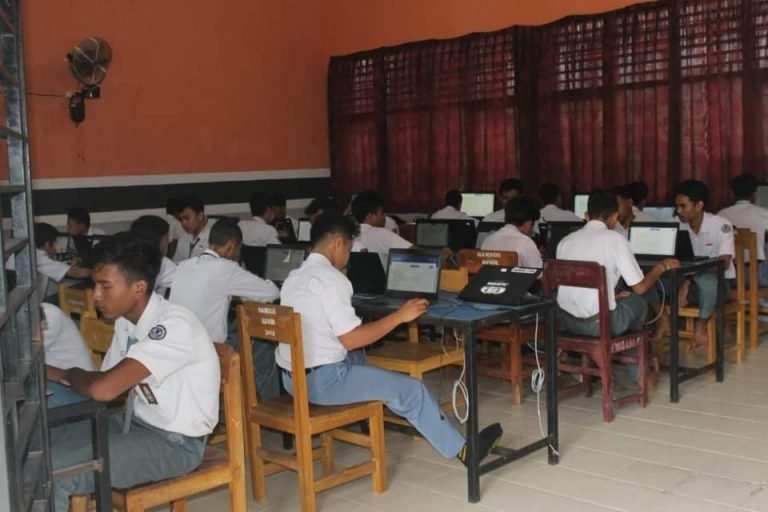 UNBK SMKN 2 KENDARI, SOAL BAHASA INDONESIA TIDAK SULIT