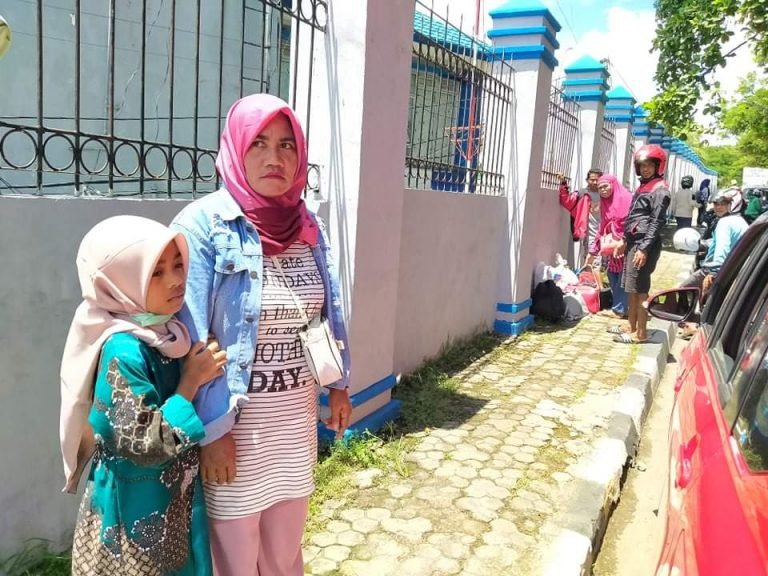 WARGA RAHA DIJAMBRET DI MURHUM