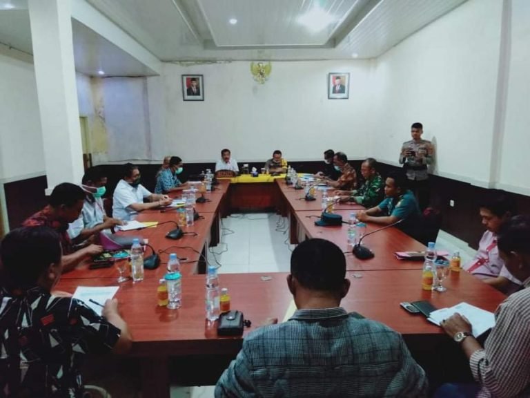 Pertegas Surat Edaran Mendagri Penanganan Covid-19, Bupati Wakatobi Pimpin Rapat Forkopinda