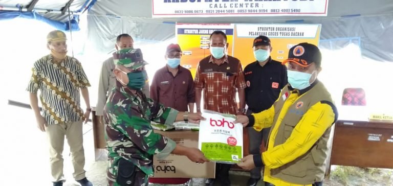 PEMKAB WAKATOBI TERIMA 50 APD DARI KODIM 1413 BUTON