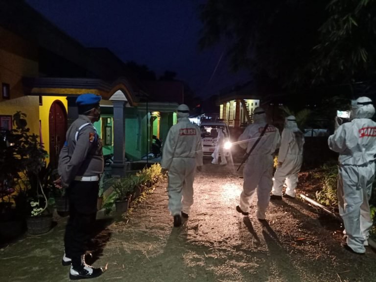 TIM MEDIS BAUBAU JEMPUT PASIEN COVID 19