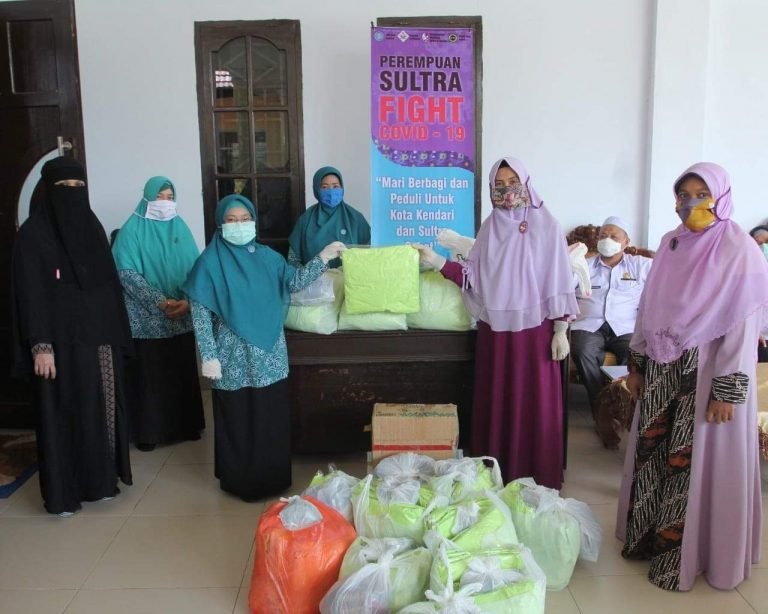 GERAKAN PEREMPUAN SULTRA FIGHT COVID19 BANTU TENAGA MEDIS