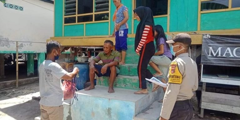 CEGAH CORONA, PEMDES KAPOA BARAT BAGI- MASKER