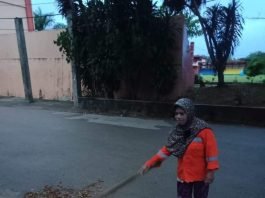 WA ENA, TERGANTUNG DAUN YANG GUGUR