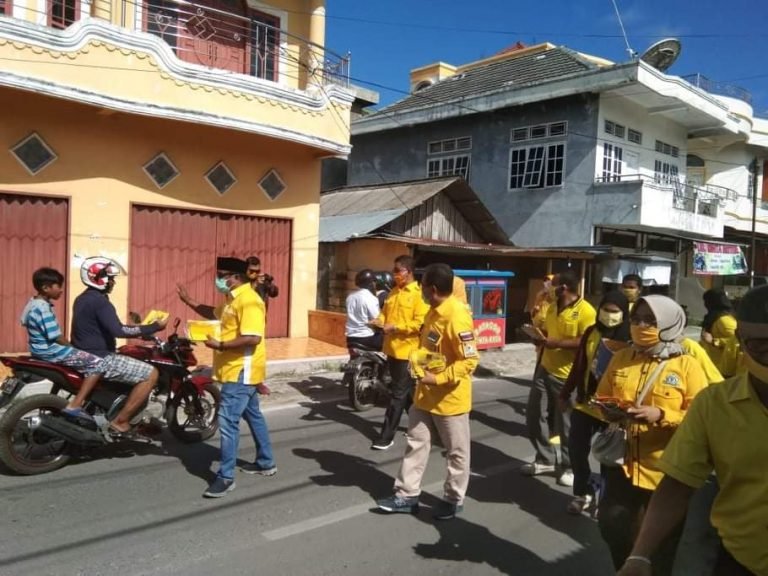 BUPATI WAKATOBI DAN 9 LEGISLATOR SUMBANGKAN GAJI TIGA BULAN LAWAN CORONA