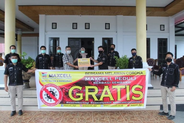 COVID 19, MAXCELL KENDARI SERAHKAN BANTUAN 800 PAKET SEMBAKO