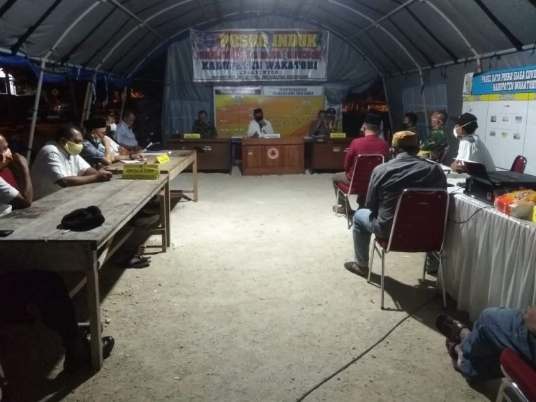 RESMI WARGANYA POSITIF TERPAPAR COVID-19, BUPATI WAKATOBI MENDADAK GELAR RAPAT PENANGANAN