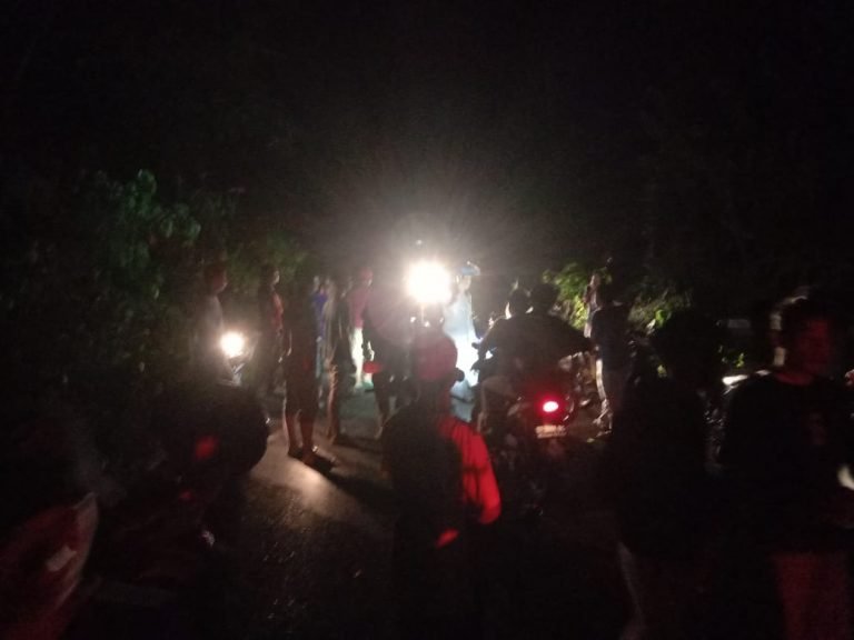 JAMBRET DIHAJAR WARGA USAI RAMPAS HP