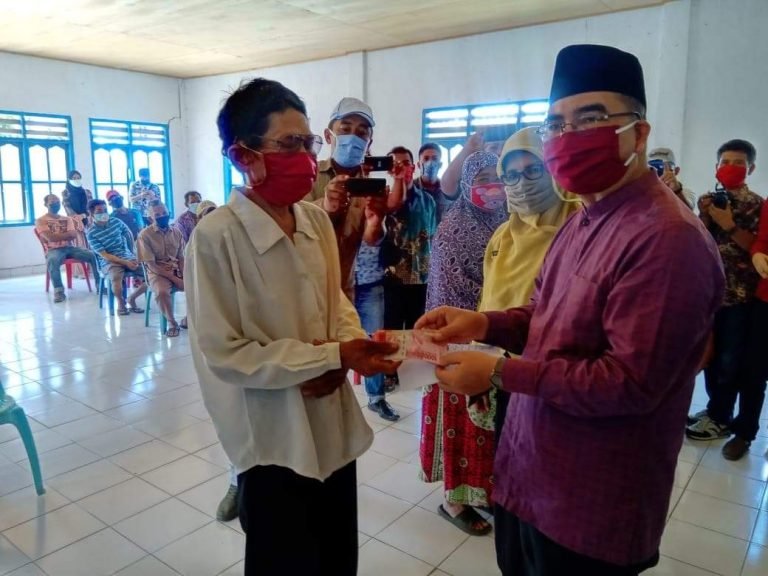 PEMDA BUTUR SALURKAN BLT SEBAGAI JAMINAN PENGAMANAN EKONOMI