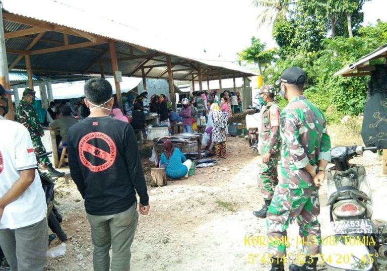 LAWAN COVID 19, DANRAMIL TOMIA BERI IMBAUAN DI PASAR