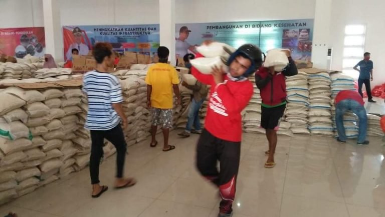 BUPATI BUTUR MINTA CAMAT AWASI PENYALURAN SEMBAKO APBD