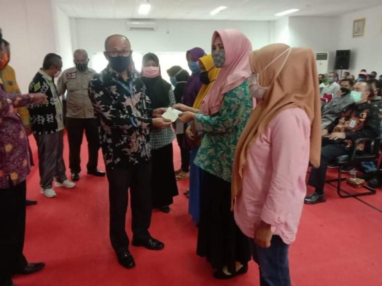 BNI SERAHKAN BANTUAN KUBE DI KABUPATEN BUTON