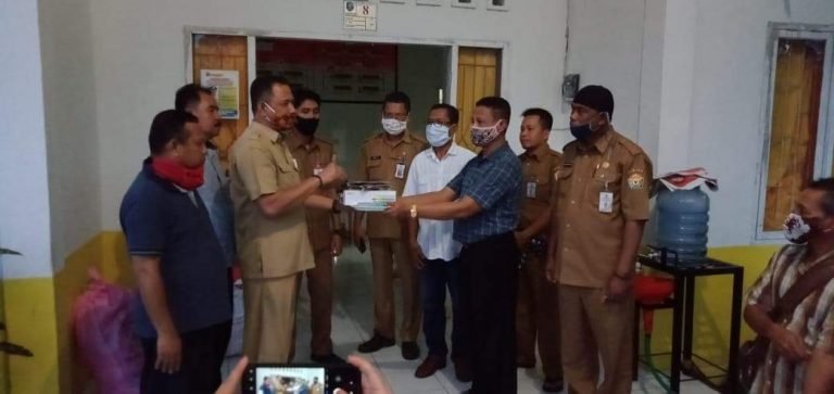 BEBERAPA JENIS APD DITERIMA KESBANGPOL WAKATOBI DARI GUGUS COVIC-19 SULTRA