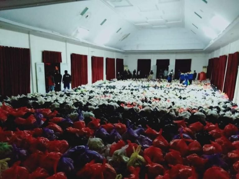 PEMDA WAKATOBI TERIMA BANTUAN SEMBAKO DARI PEMPROV SULTRA